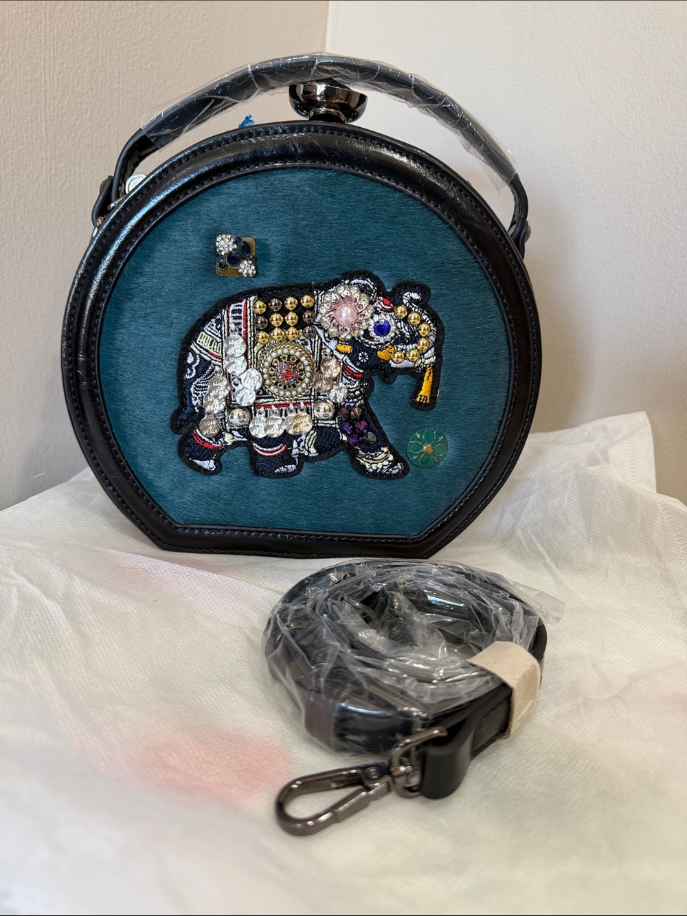 NEW Elephant Crossbody Bag Jeweled and Embellished Beautiful!